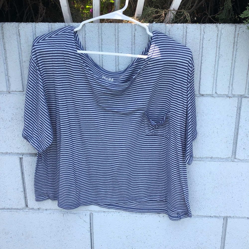 navy & blue crop top